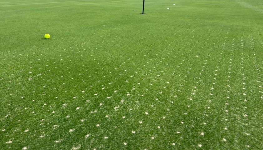 L&rsquo;aération des greens : un entretien essentiel pour préparer la saison - Open Golf Club